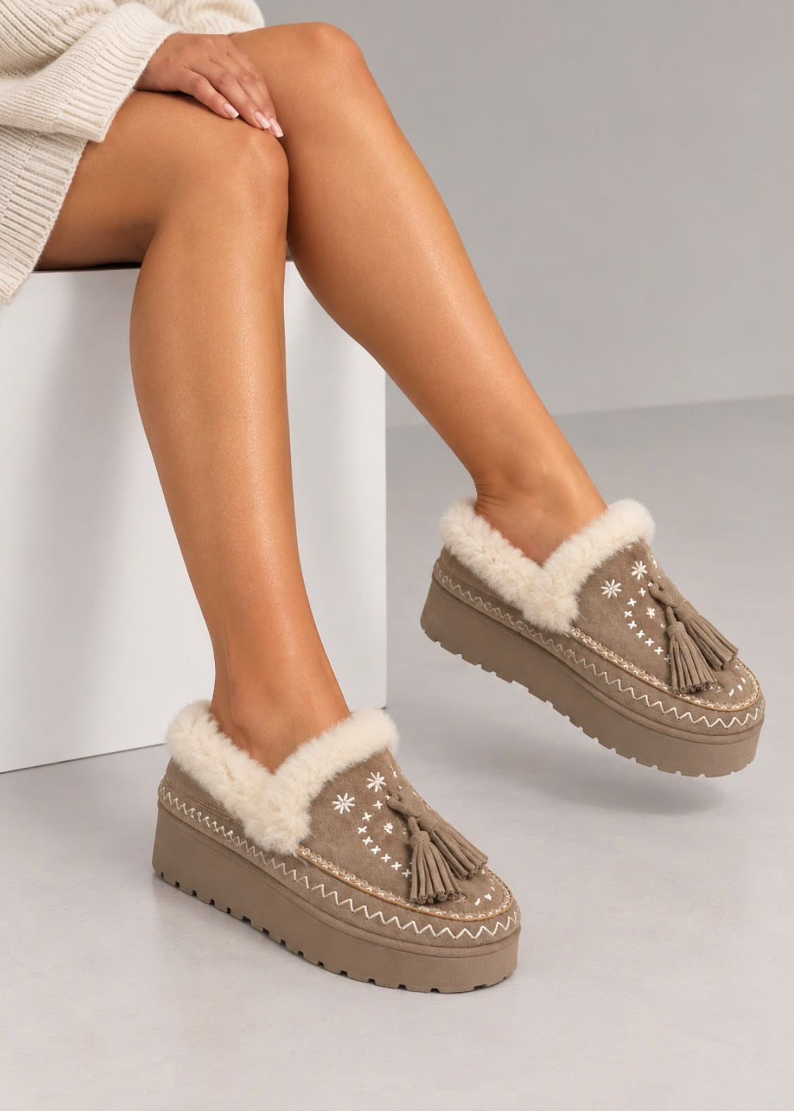 Gefütterte Cozy Plateau-Loafer mit Quasten