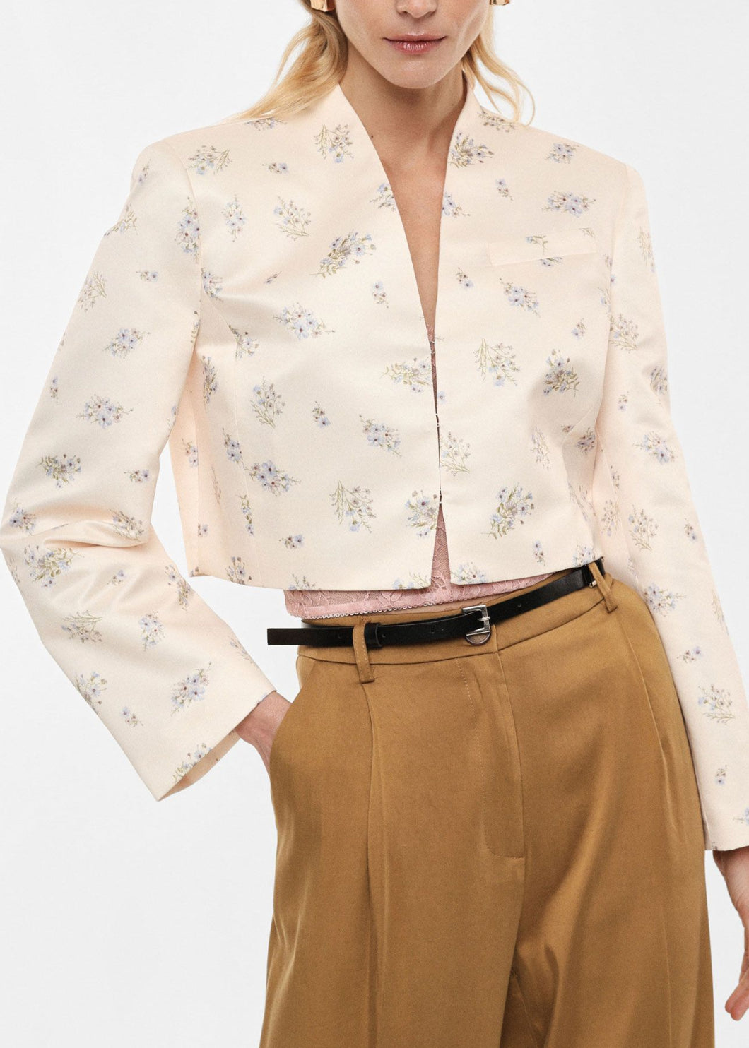 Kurzer, geblümter Blazer