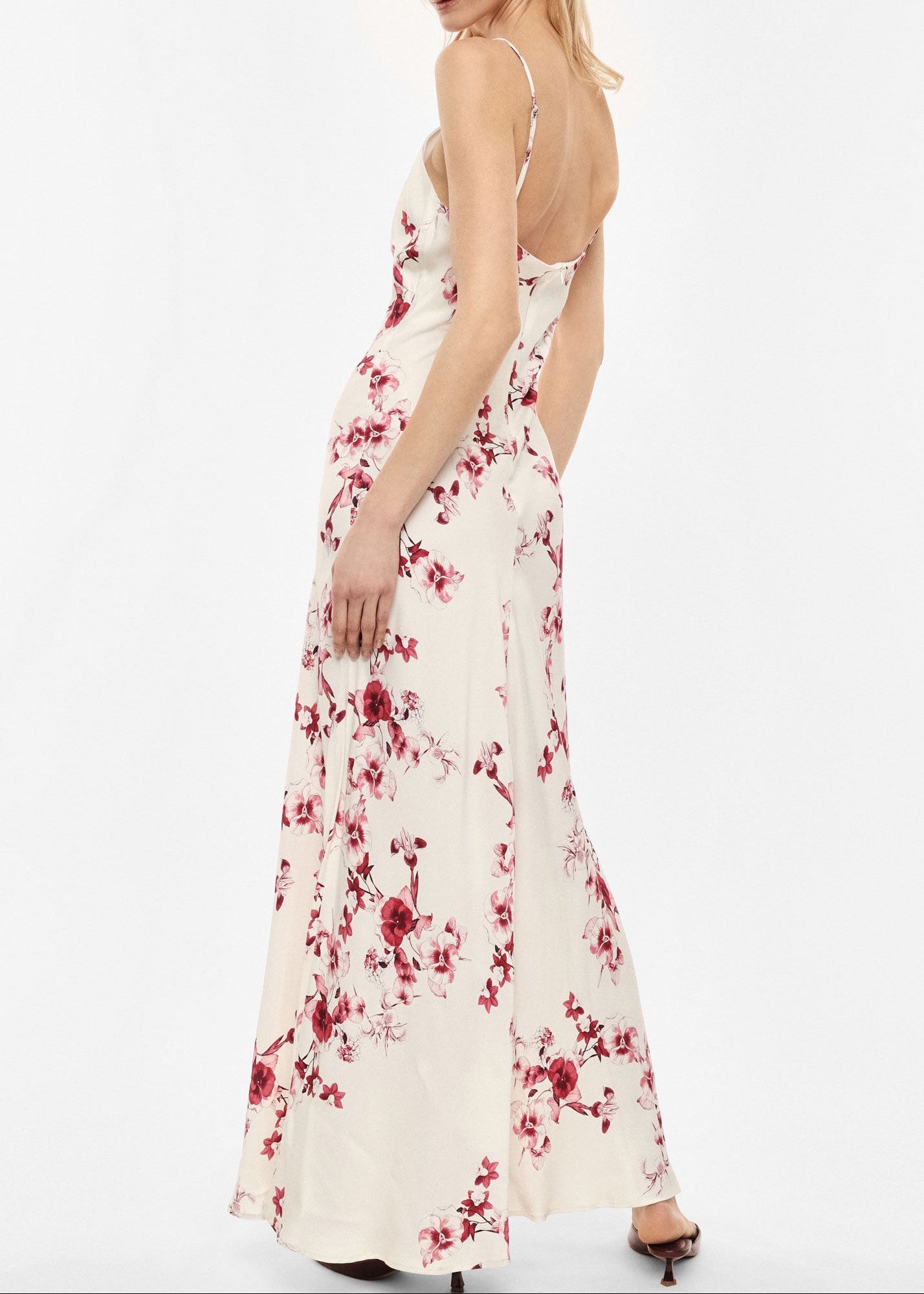 Langes Kleid mit dünnen Trägern