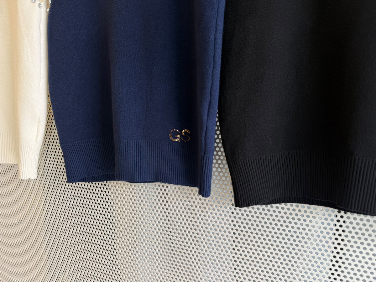 Elegantes Stricktop mit Strassdetails
