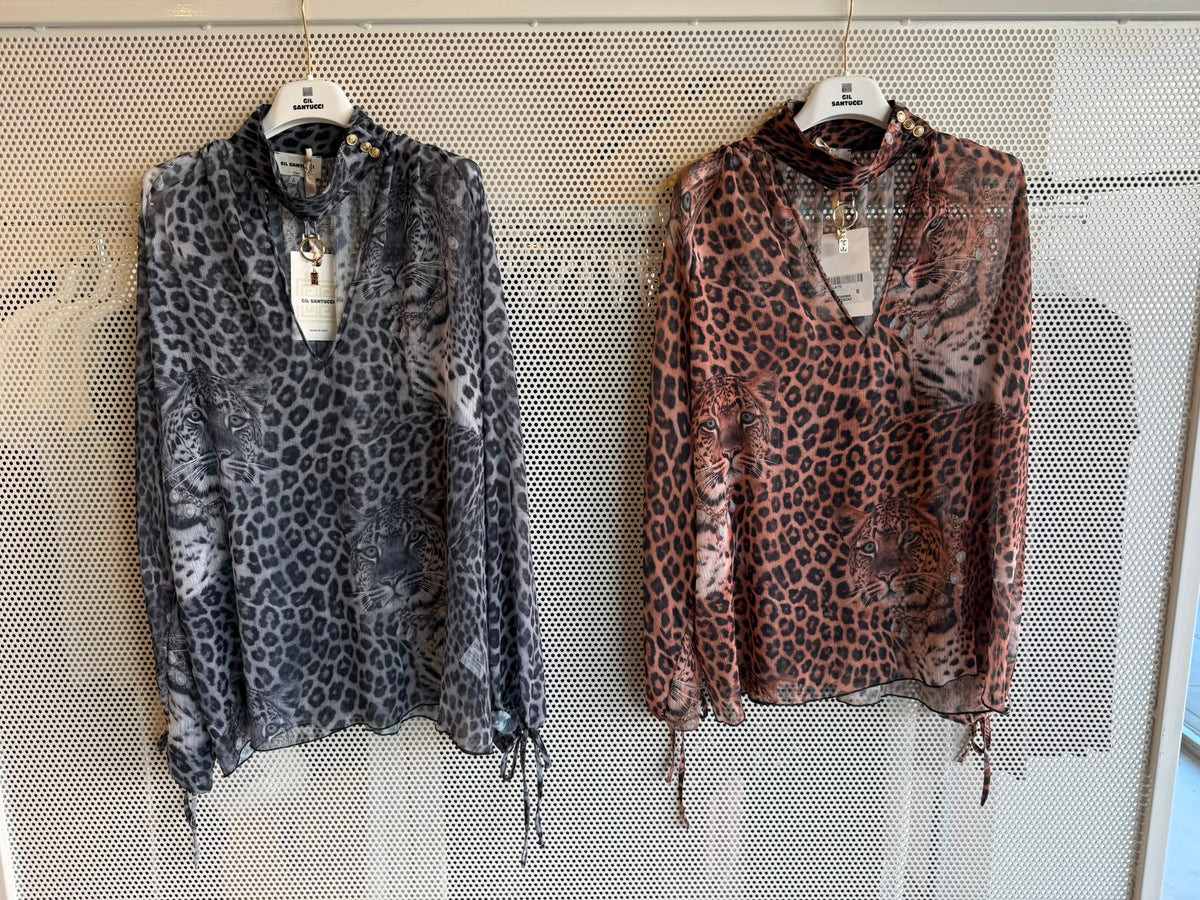 Elegante Bluse mit Leopardenprint und Schmuckdetails