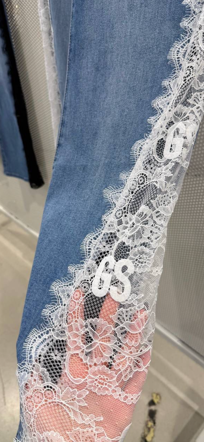 Jeans mit spitze