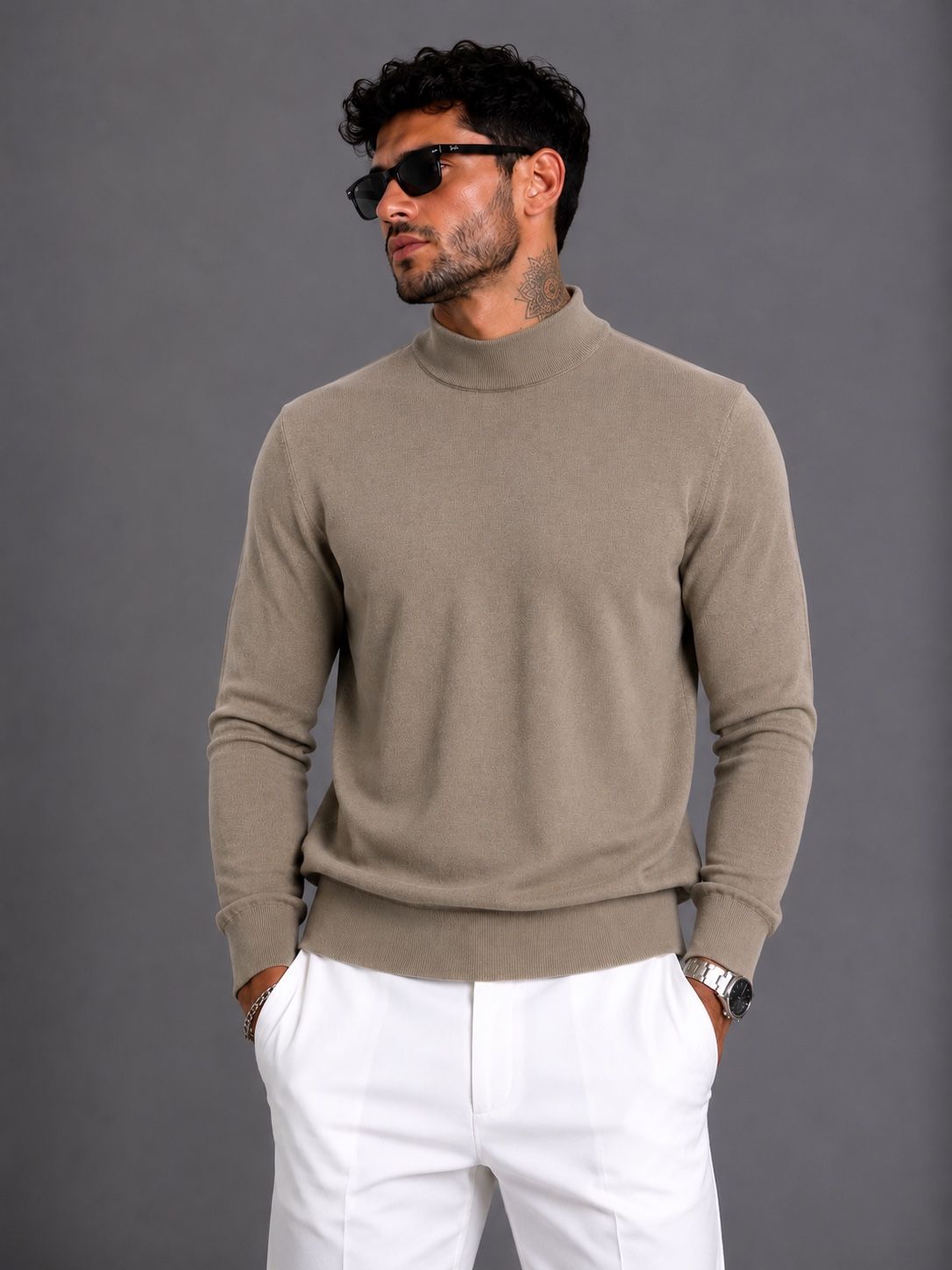 Feinstrickpullover mit hohem kragen