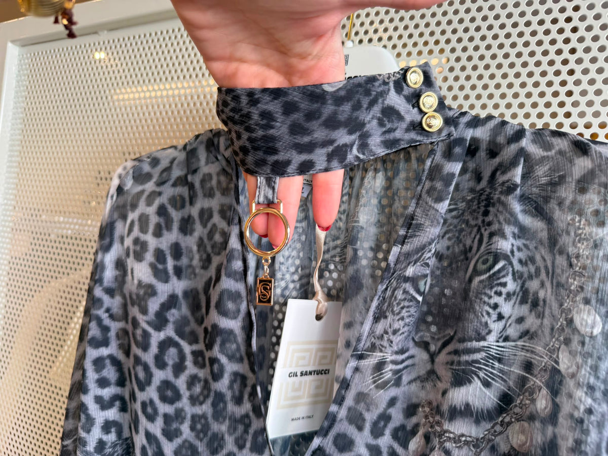 Elegante Bluse mit Leopardenprint und Schmuckdetails