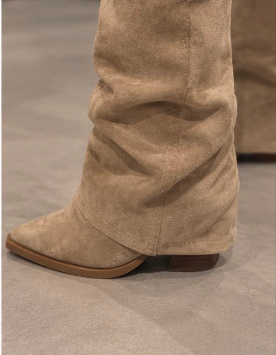 Khaki Kniehohe Stiefel in Veloursoptik