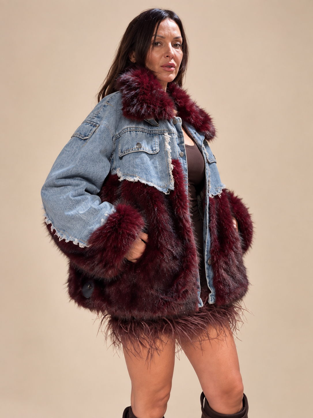 Jeansjacke mit Bordeaux-Fell – Oversize One Size