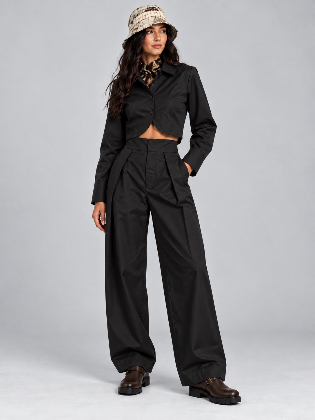 Zweiteiler mit Cropped Hemd und weiter Hose