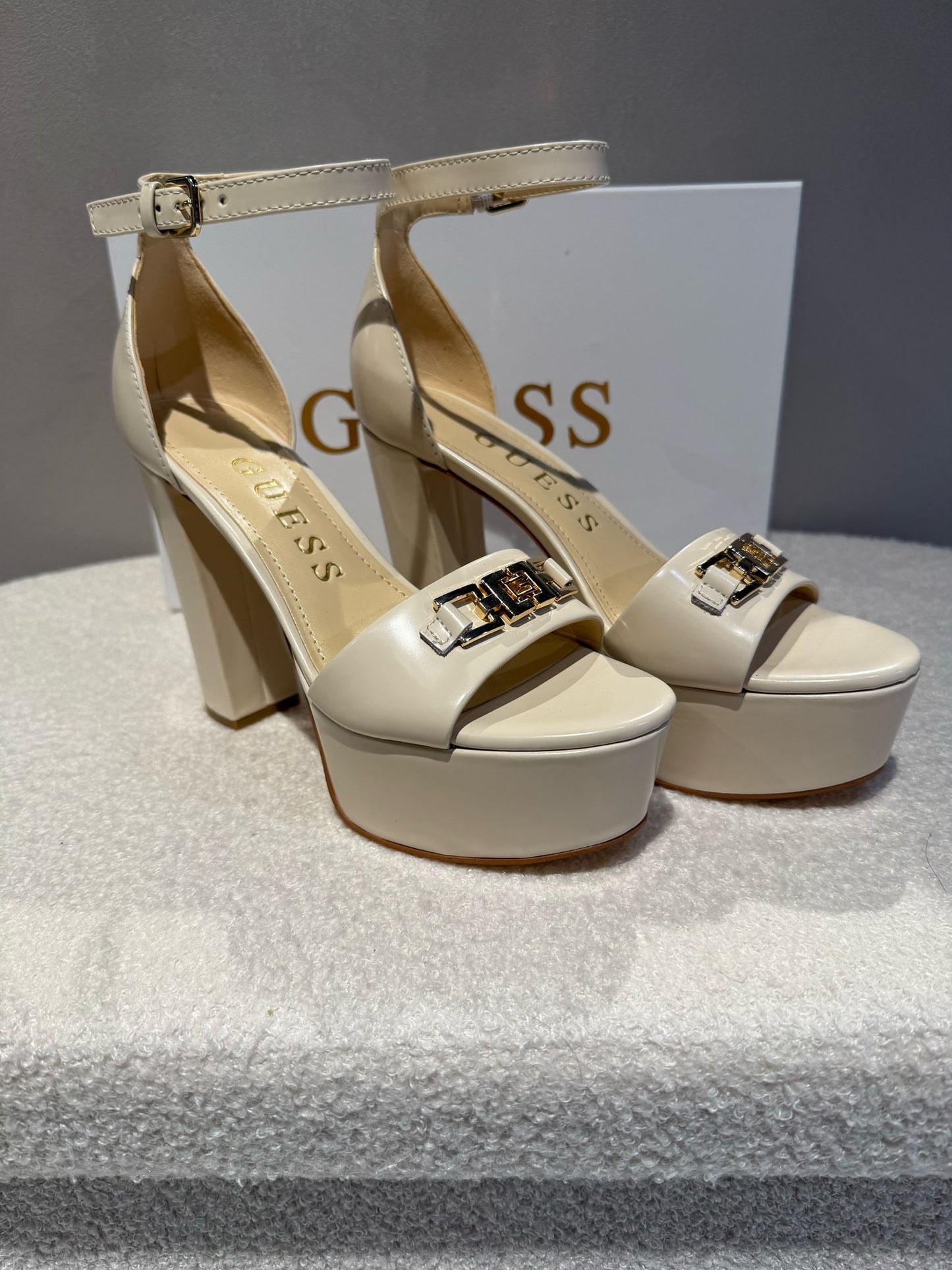 GUESS HIGH HEELS